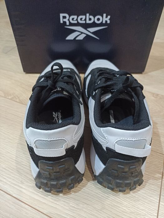 Оригінальні кросівки Reebok 41 стан нові з коробкою