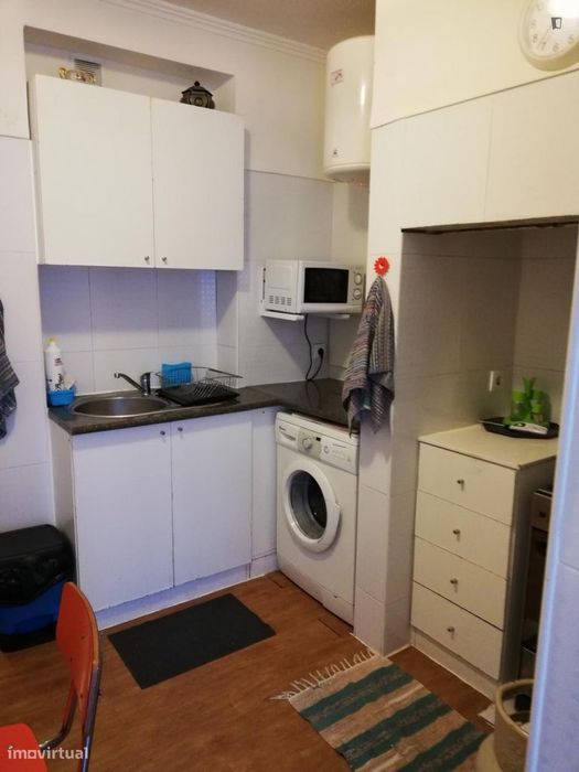 Quarto - localizado em Arroios Lisbon