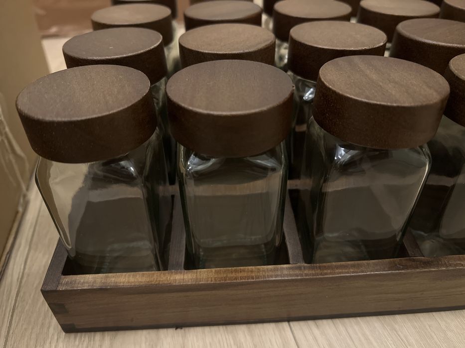 Stojak na przyprawy ze słoiczkami 24 szt z drewna akacjowego 120 ml