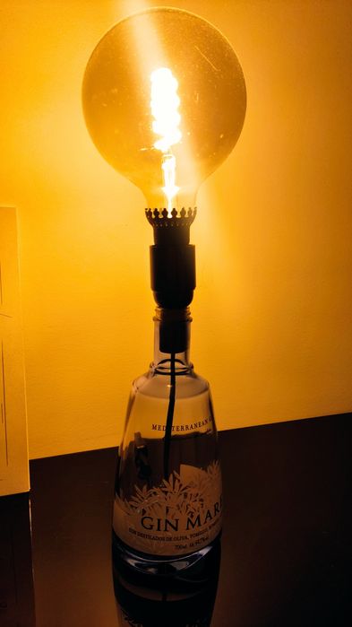 Candeeiros em garrafa de gin