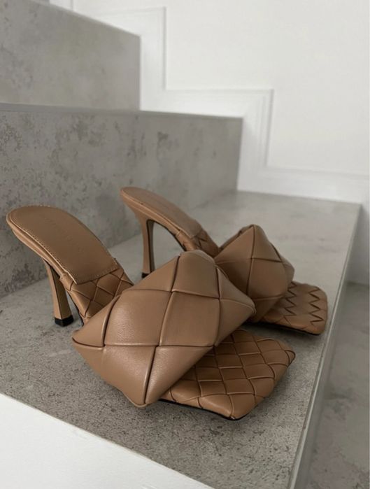 Bottega 36 klapki skórzane