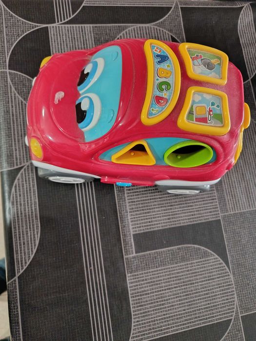 Vários brinquedos para bebés