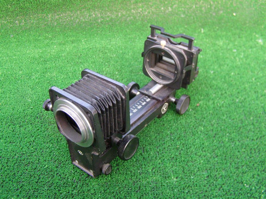 Прилад для мікрофотознімання та перезйомки слайдів