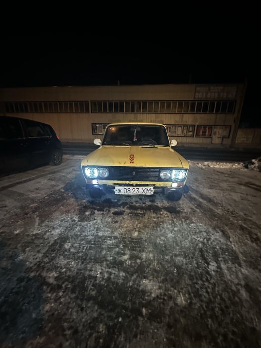 Жигулі ваз 2106.