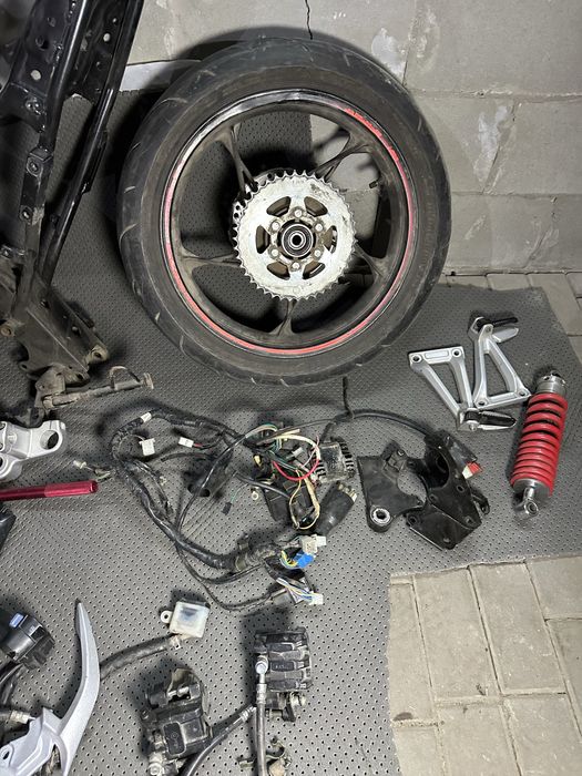 Loncin CR4 250 Є дуже багато чого