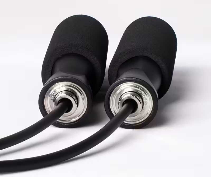 Скакалка регулируется  для прочных фитнес-упражнений