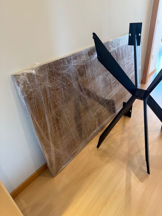 Dining Table – Area Brand in Good Condition64553050477441121