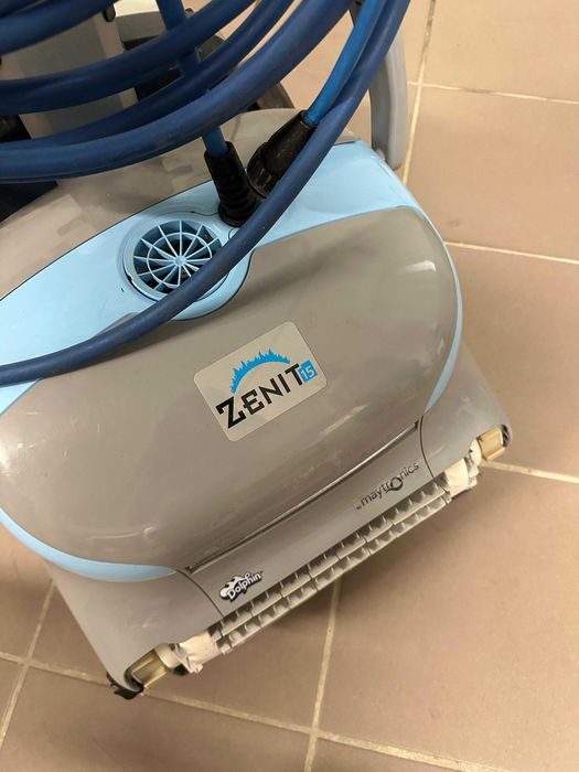 Aspirador de Piscinas Dolphin Zenit 15