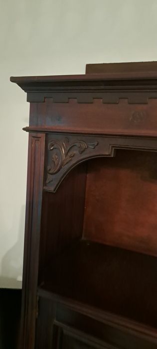Móvel de Sala Antigo / Louceiro em Madeira Trabaha em Excelente Estado