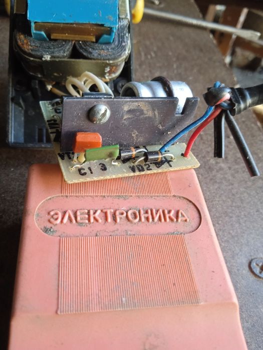 Трансформаторный блок питания 9в  электроника д2-40.