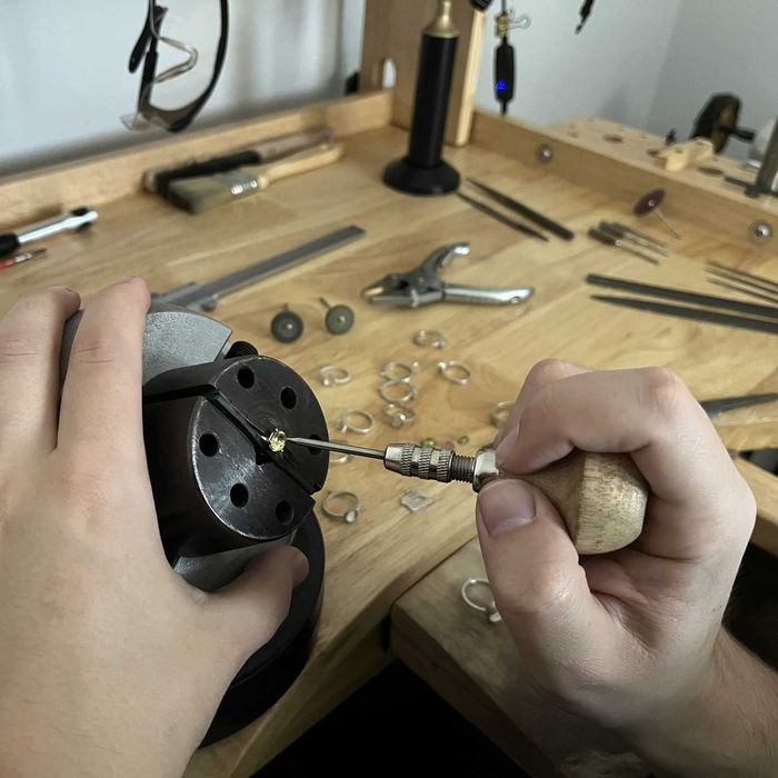 Pierścionek srebrny z naturalnym oliwinem