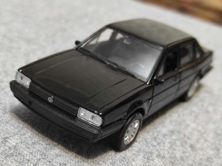 Машинка Volkswagen Passat B2 Santana 1/36 Welly Модель Фольксваген Пассат