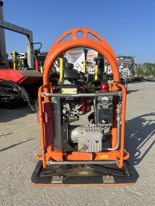Wynajmę przyzssawke spalinową udzwig 1000kg do plyt betonowych itp
