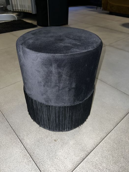 Czarna pufa jak nowa