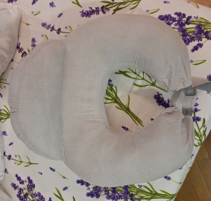 Подушка для кормления малыша