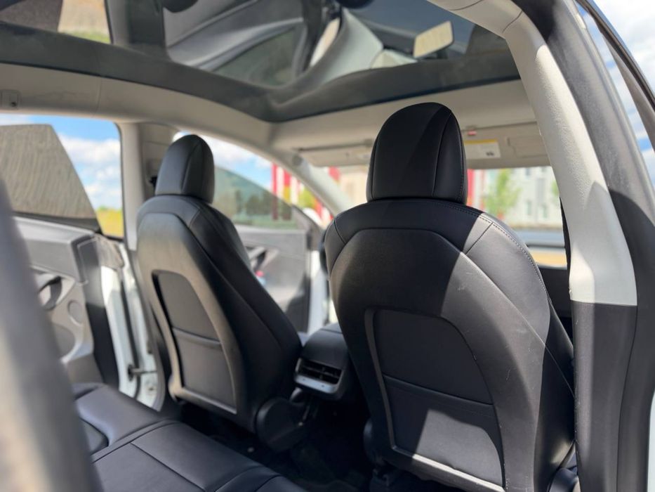 Tesla model Y 2021 года