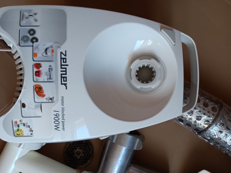 М'ясорубку Zelmer повний комплект Зелмер 1900Вт томатопрес млинок