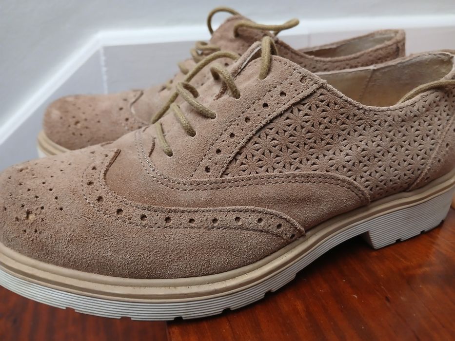 Sapatos de sra, camurça bejes