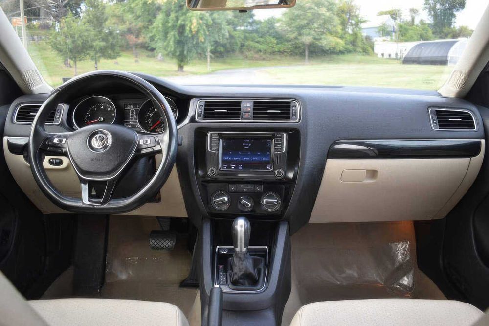 Volkswagen Jetta      2016