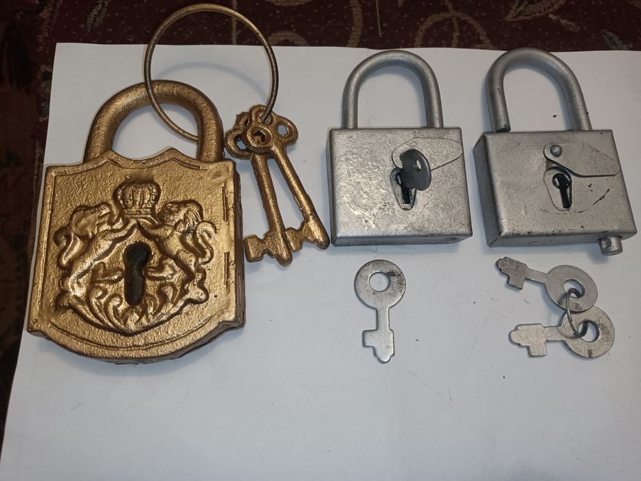 Замок навесной гаражный Фонарь со встроенной солнечной батареей