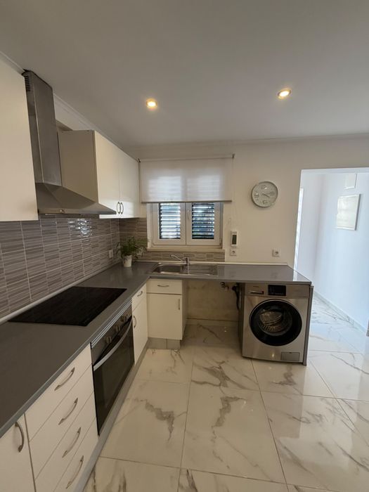 Moradia T1/2 Duplex para Arrendamento | Queijas (Oeiras) - entrada imediata