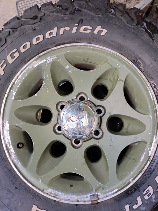 Диски +шини Міцубісі L200 255/70R16 3 шт.ціна 7000 за 1 шт.