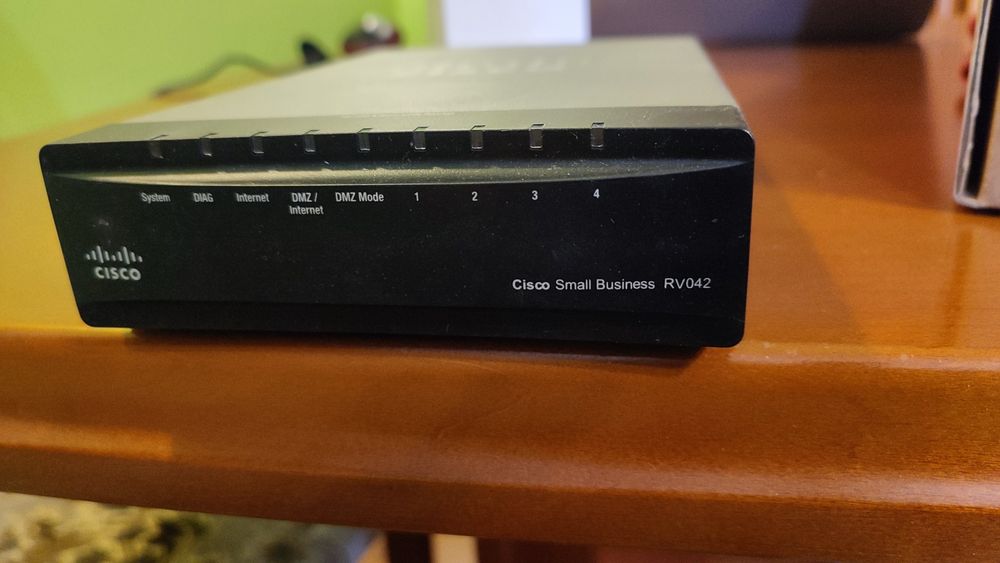 Cisco® RV042 Dual WAN VPN Router - sprawny, bez zasilacza