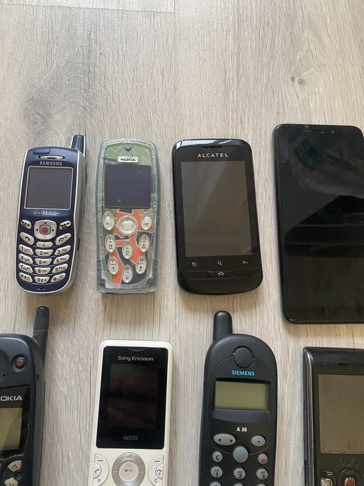 Мобильные телефоны 10 шт
