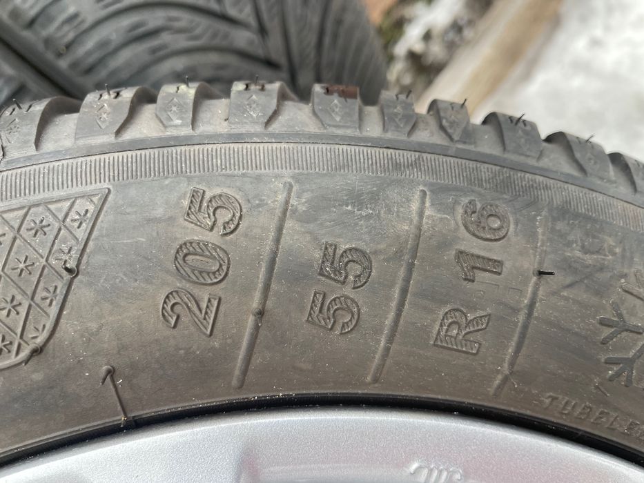 Шини.   205/55/16