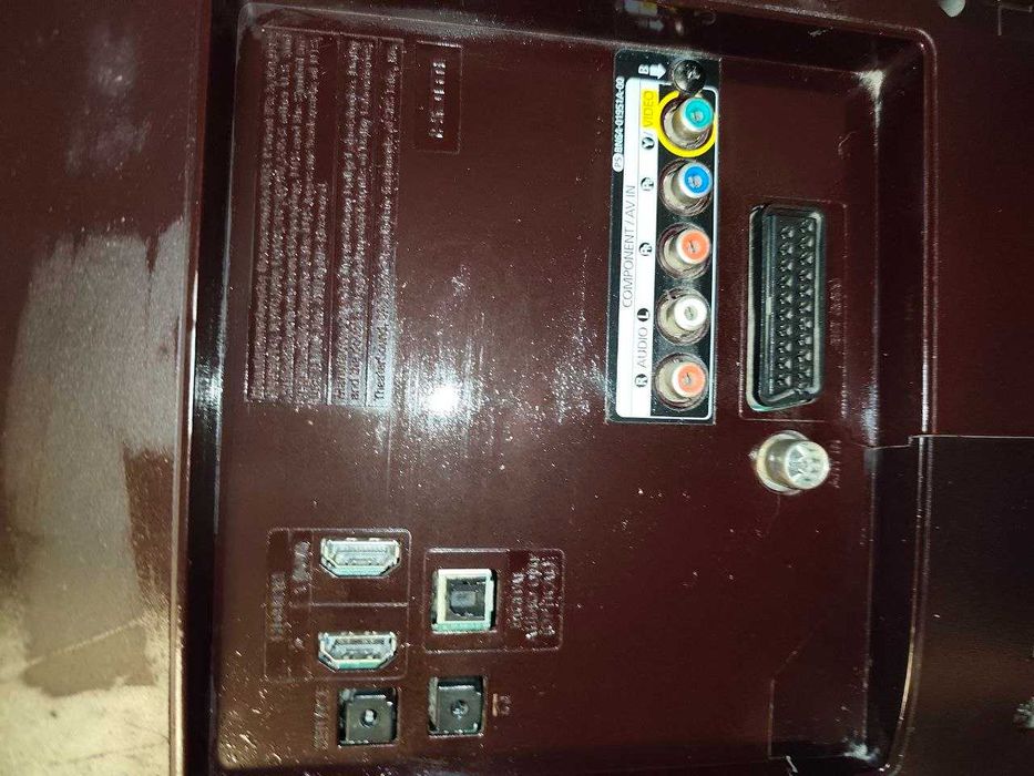 Продам телевізор Samsung UE32EH4030W діагональ 32" з пультом та настінним кріпленням