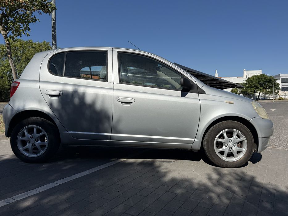 Toyota Yaris 1.0  - Estimado - 124 mil klms - Revisao - Pneus novos - Pintura nova