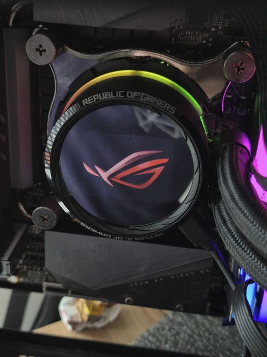 ТОП водяне охолодження 120mm з OLED екраном ASUS ROG RYUO 120.