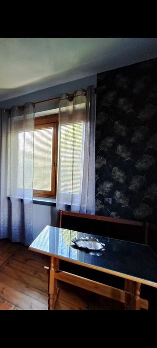 Stół kuchenny z szybą