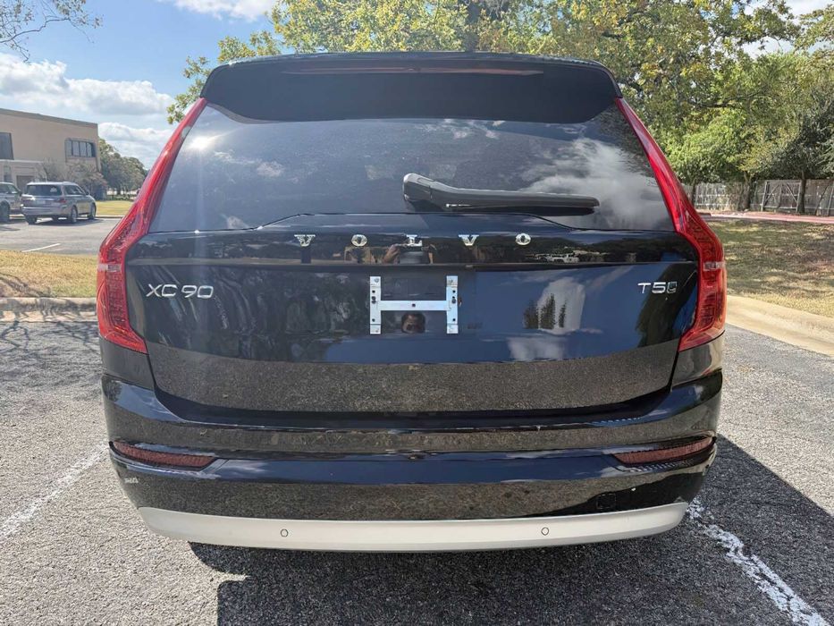 Volvo XC90 B5      2022