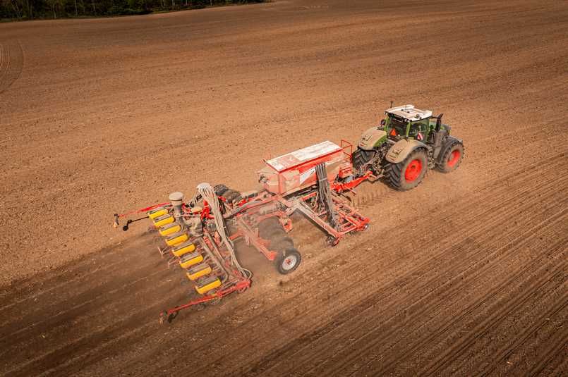 Czajkowski ST600- грунтообробний Strip-Till агрегат з посівною секцією