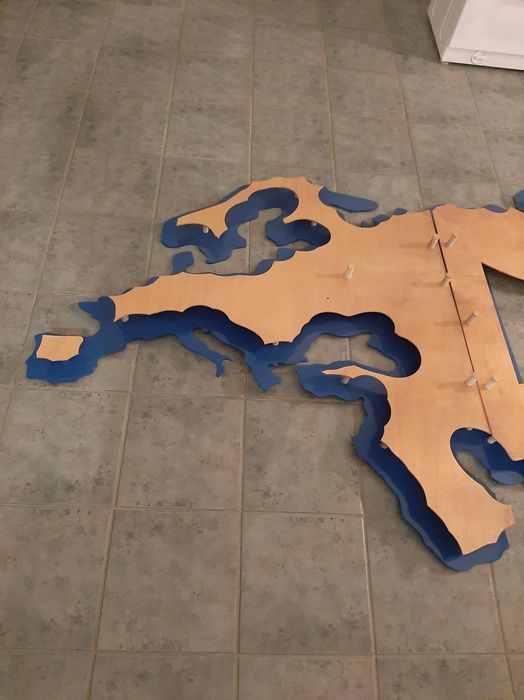 Mapa em contraplacado para decoração