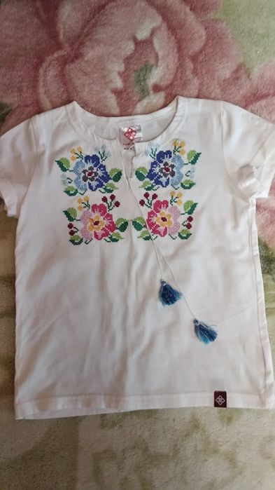 Платье, кофточка,блузки и пиджачок на девочку