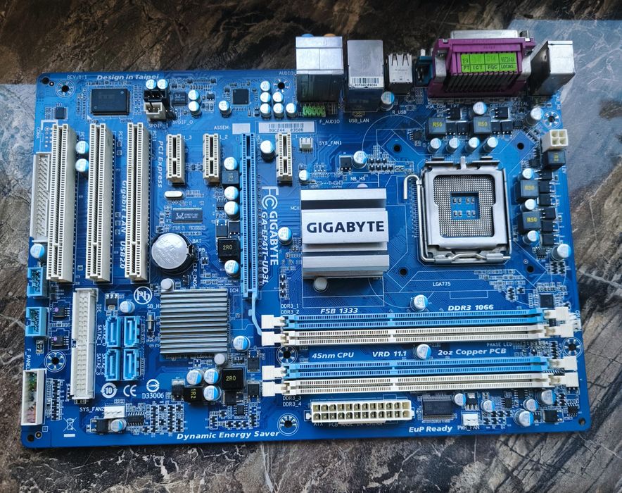 Материнська плата