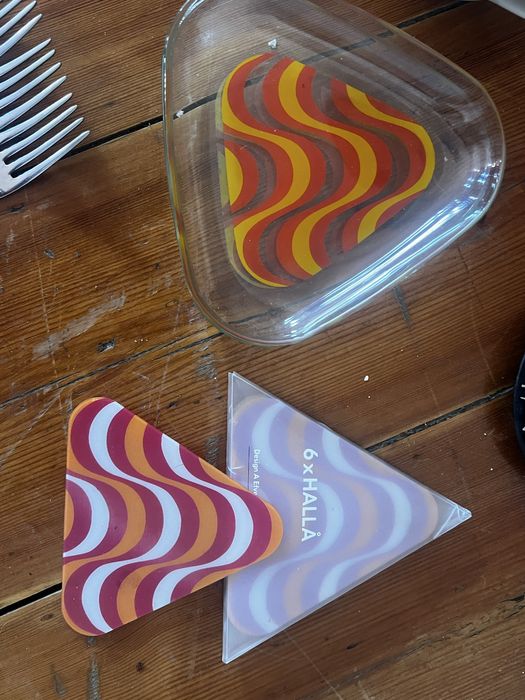 Servico de pratos e outros