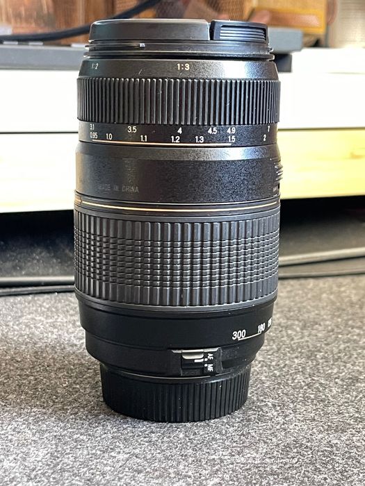Objetiva Tamron 70-300 Nikon