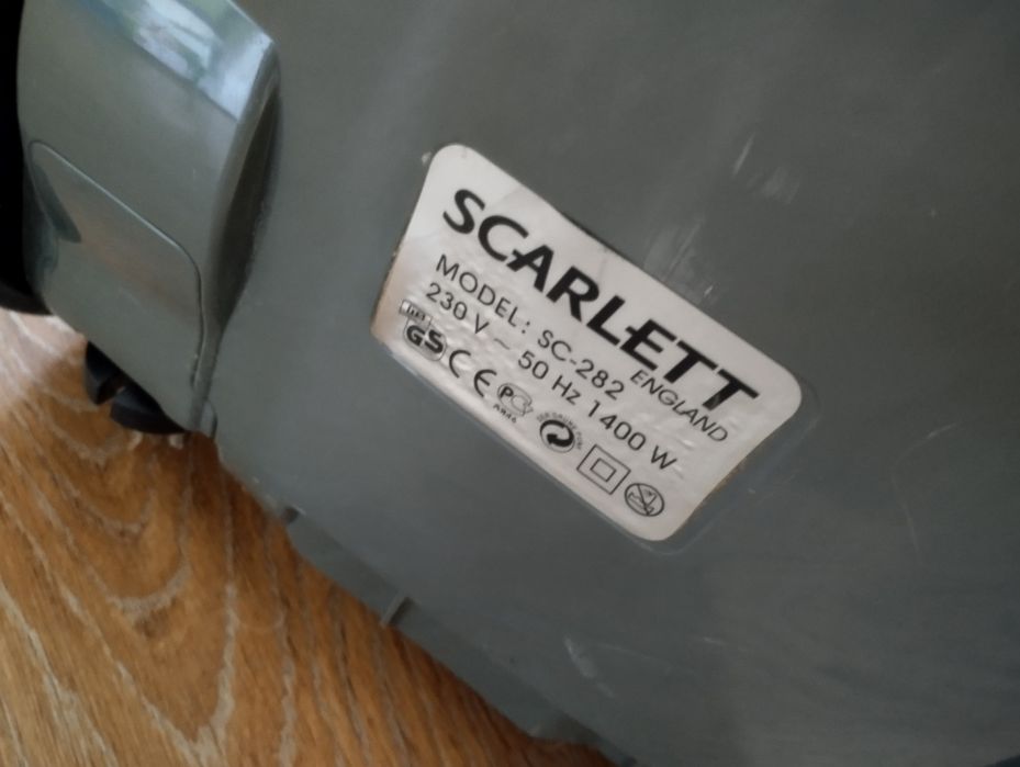 Пылесос Scarlett SC-282 England