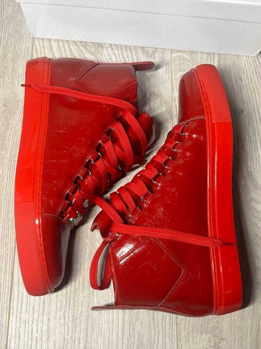 balenciaga arena red