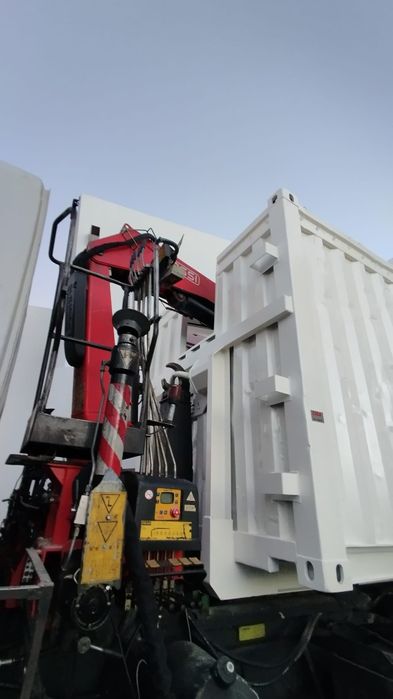 Transformar contentores marítimos em Ampliroll