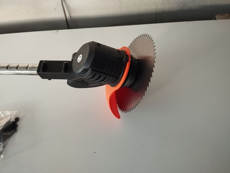 Vendo reçadoura nova  sem uso nenhum  bateria com disco corte e de moe