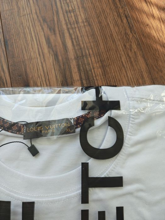 Fantastyczny t-shirt Lv