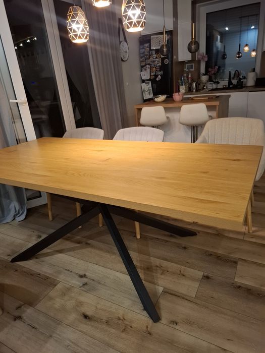 Stół do salonu jadalni