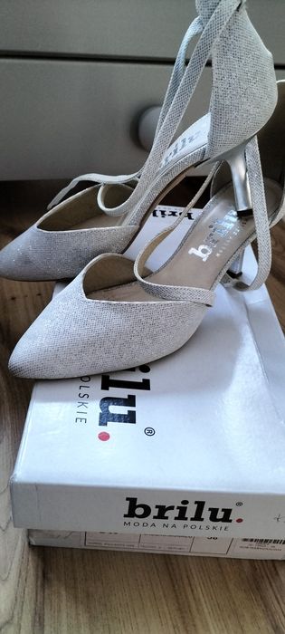 Srebrne czółenka brillu rozm 38