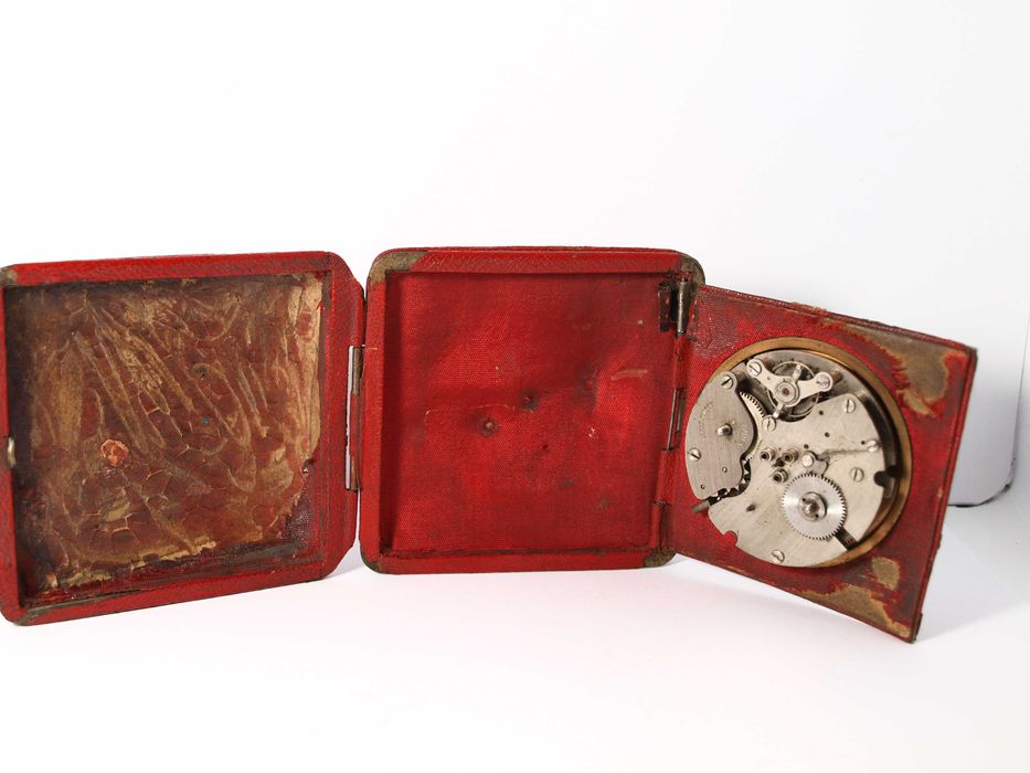 Stary budzik szwajcarski