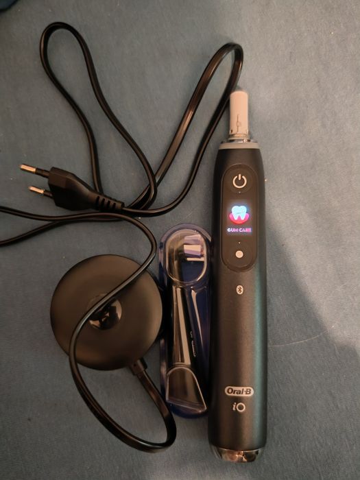Oral-B iO 9 z ładowarka i końcówką