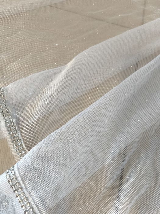 Firana Biała przy ta gipiura z cekinami